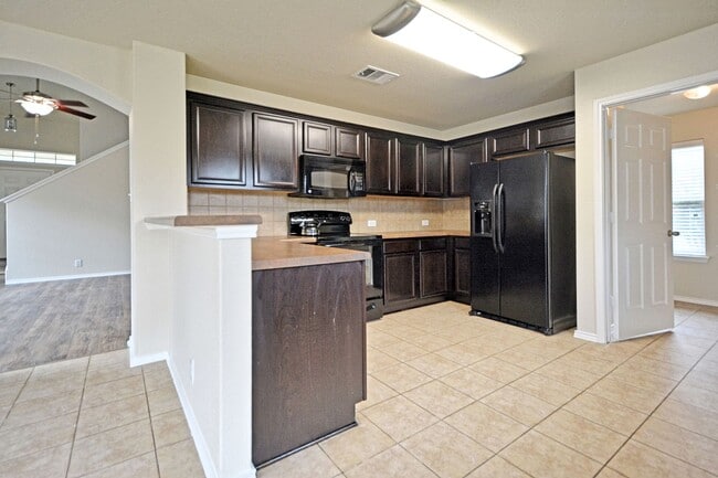 Building Photo - 2121 Sinclair Dr