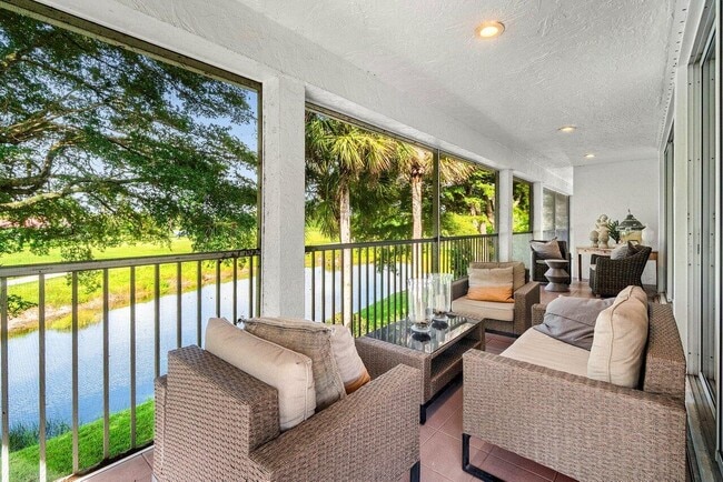 Building Photo - 11823 Pebblewood Dr