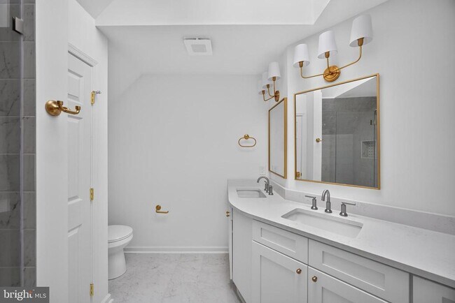 Building Photo - 221 Spring Race Ct
