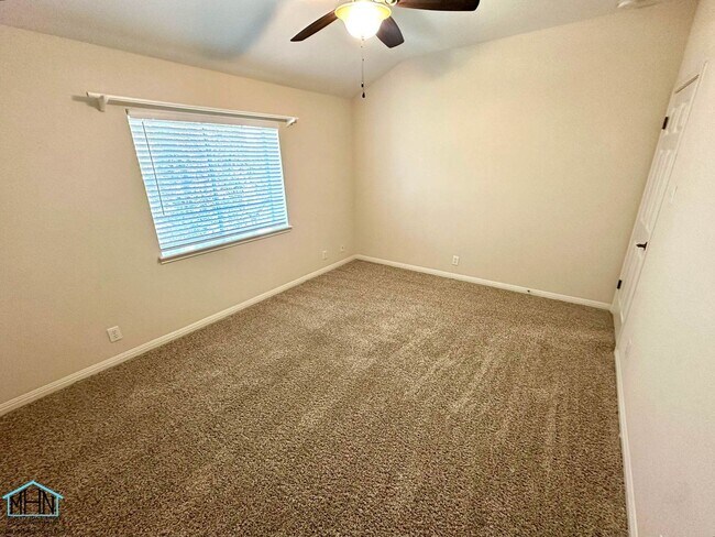Building Photo - BEAUTIFUL 4 bed/2.5 bath near Stone Oak, G...