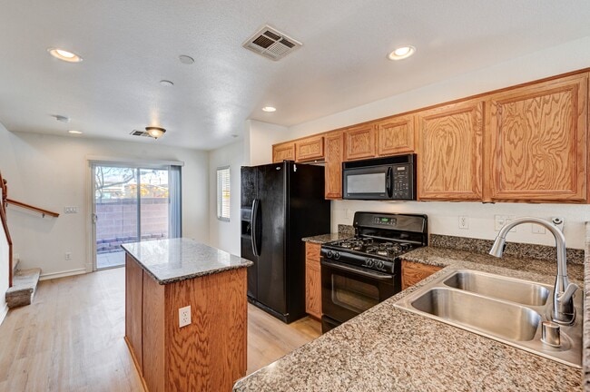 Building Photo - 9065 Diamond Bridge Ave