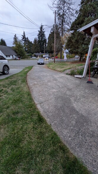 Driveway - 2300 192nd Pl SW