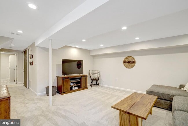 Building Photo - 6510 Carriage Dr