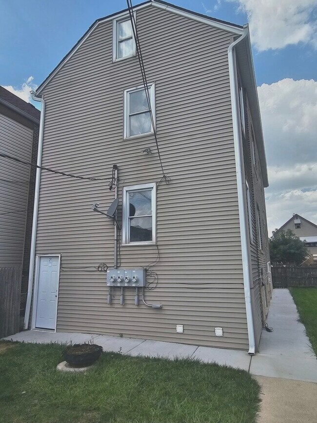Building Photo - 2441 W 46th Pl