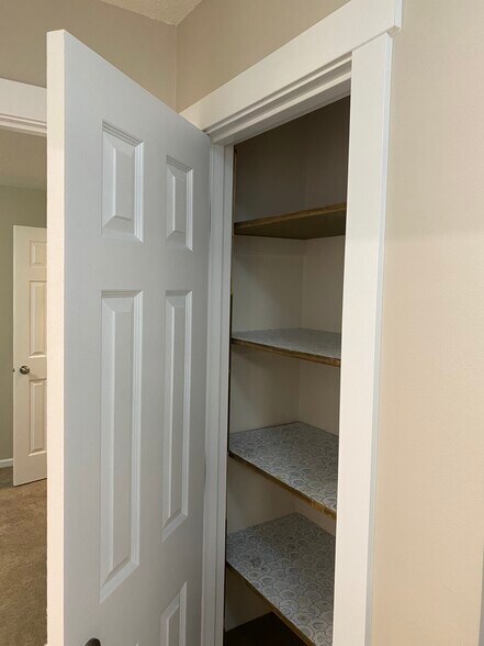 Building Photo - 10610 Johnson Cir