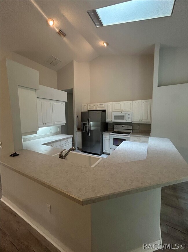 Building Photo - 2675 N Canterbury Lake Dr