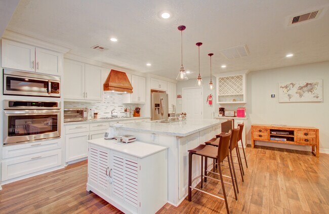 Building Photo - 11102 Hillcroft St