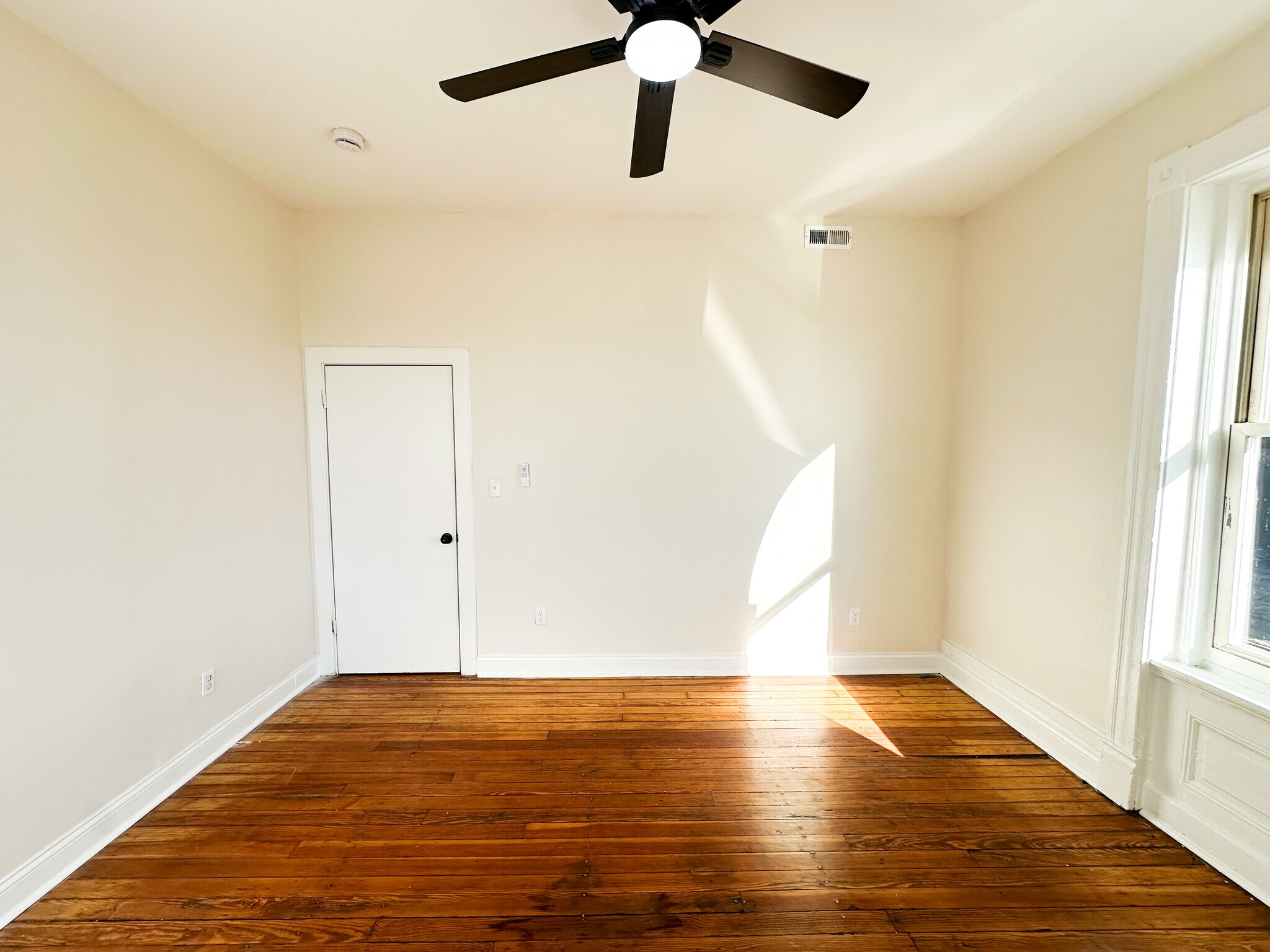 Building Photo - 3333 California Ave