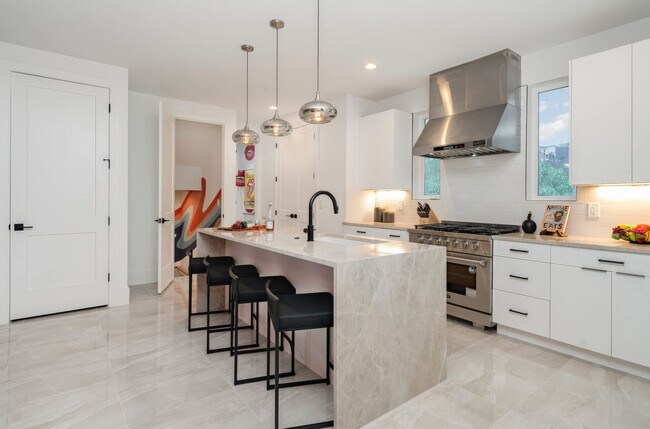 Building Photo - 48 Fern Ave