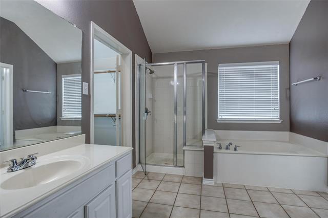 Building Photo - 1627 Summerfield Dr