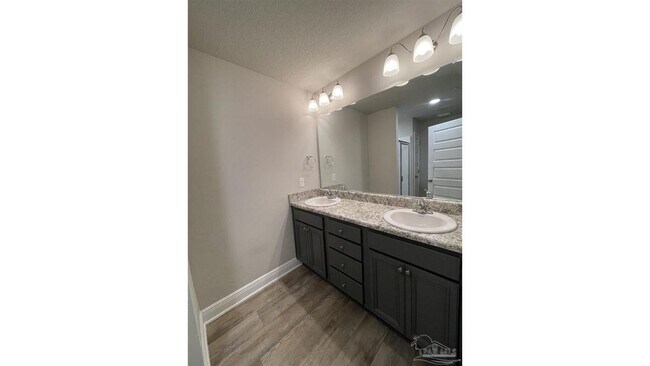 Building Photo - 6053 Royal Port Ct