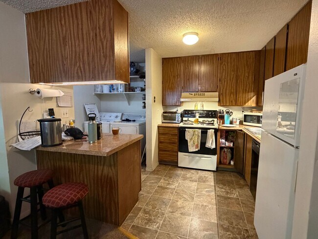 Building Photo - Spacious 2-Bedroom Condo Near CSU