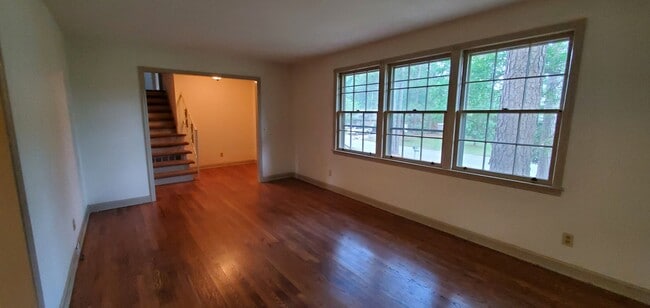 Building Photo - 6420 Cloverdale Dr