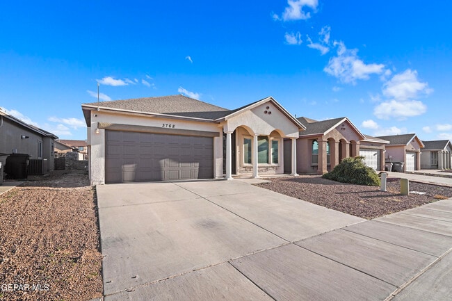 Building Photo - 3768 Loma Adriana