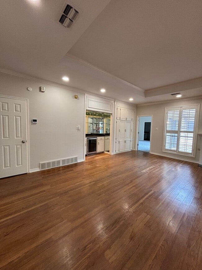 Building Photo - 5026 Bellaire Dr S