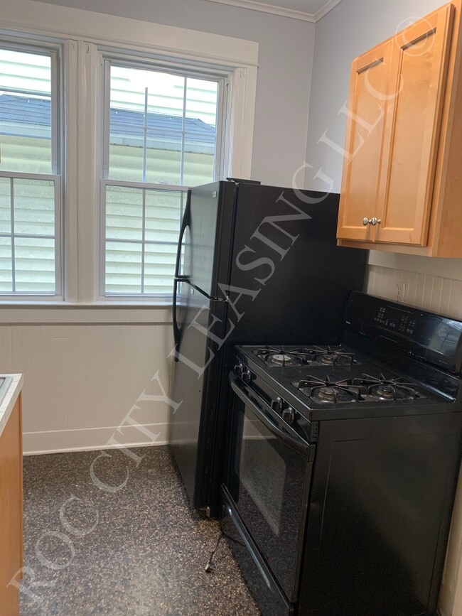 Building Photo - 1079 Monroe Ave