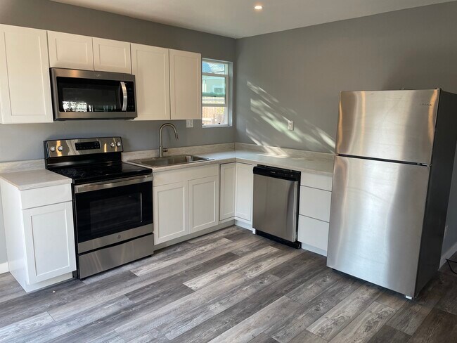 Building Photo - 2621 Wood Ave