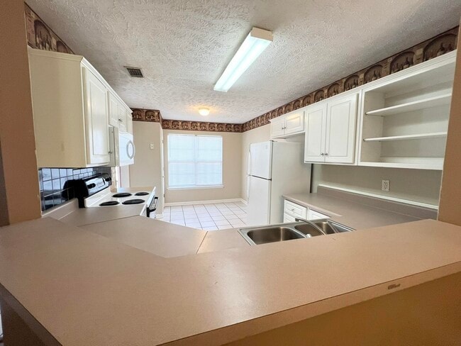 Building Photo - 623 Belle Court
