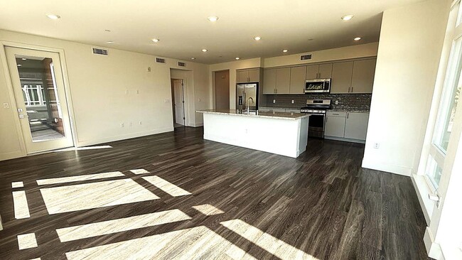 Building Photo - 5933 Sunstone Dr