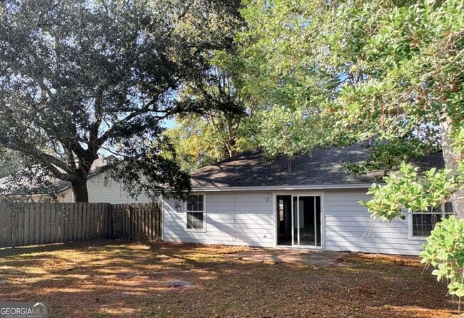 Building Photo - 304 McQueen Cir