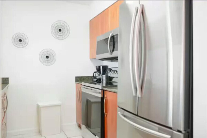 Building Photo - 1101 Brickell Ave