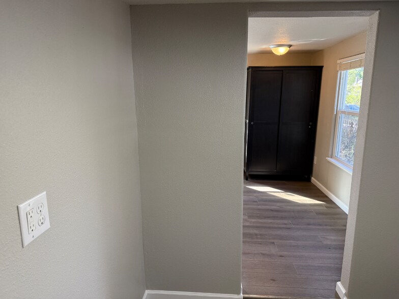 Building Photo - 1025 W Cimarron St
