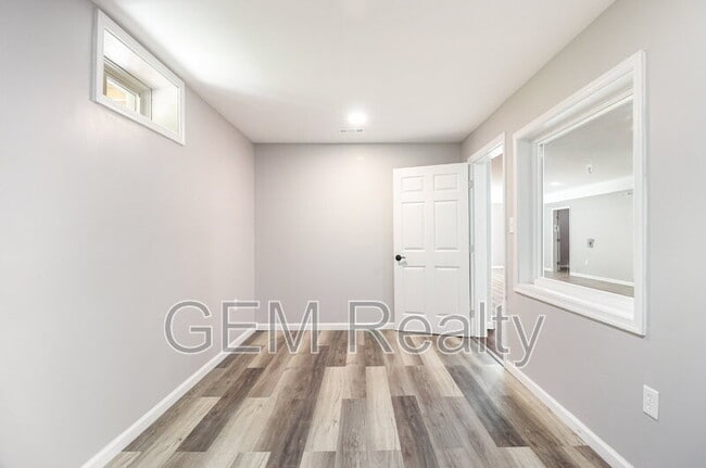 Building Photo - 7806 Shawmont Rd