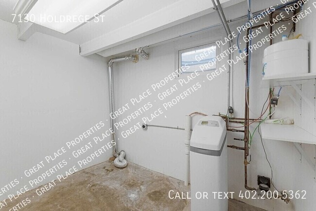 Building Photo - 7130 Holdrege St