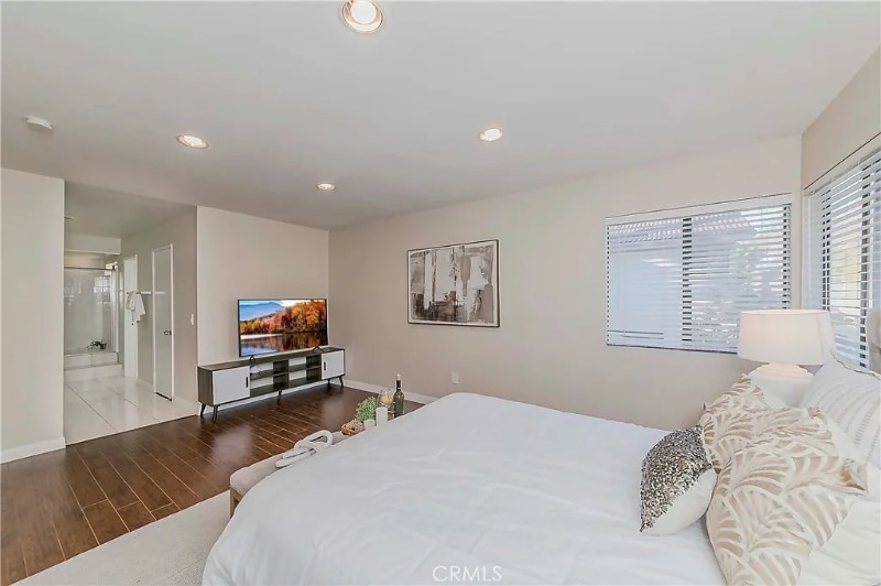 Building Photo - 2410 Plaza De Vista