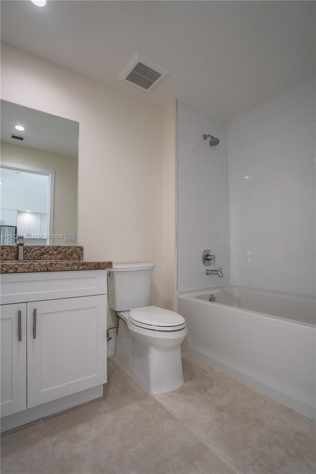 Building Photo - 1091 Galiano St