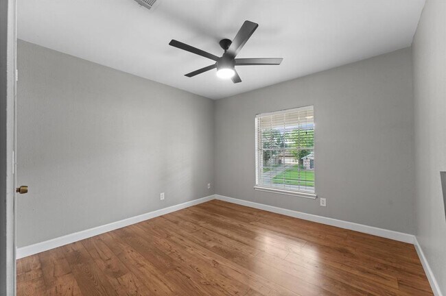 Building Photo - 16338 Hickory Point Rd