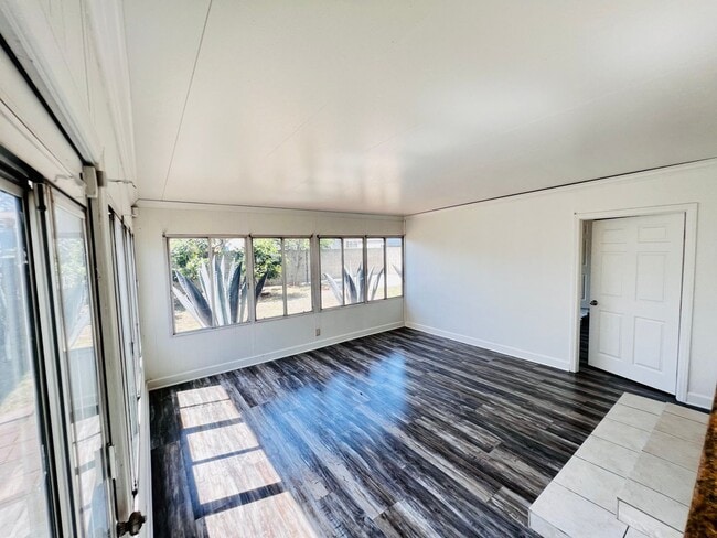 Building Photo - Single Family Home w/Garage, Yard, Fruit T...