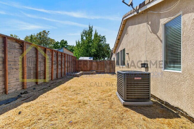 Building Photo - Spacious 3-Bed, 2-Bath Retreat on Charm Way