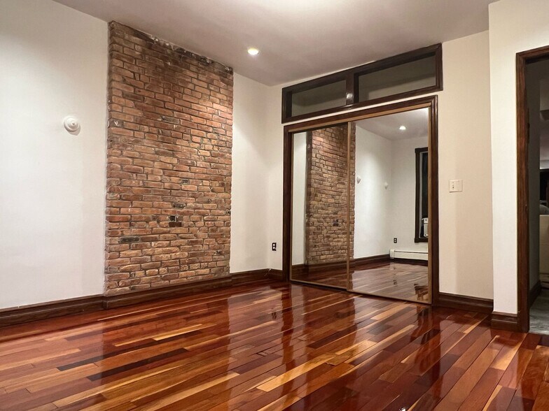 Building Photo - 933 Saint Marks Ave