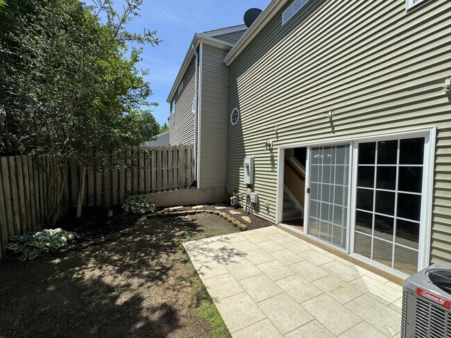 Building Photo - 119 Pine Walk Dr