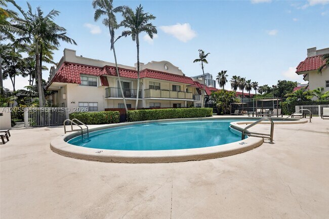 Building Photo - 6709 N Kendall Dr