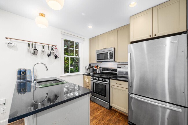Building Photo - 2720 Ordway St NW