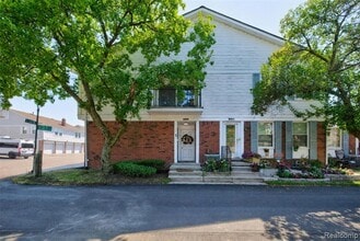 Building Photo - 26070 N Lake Dr