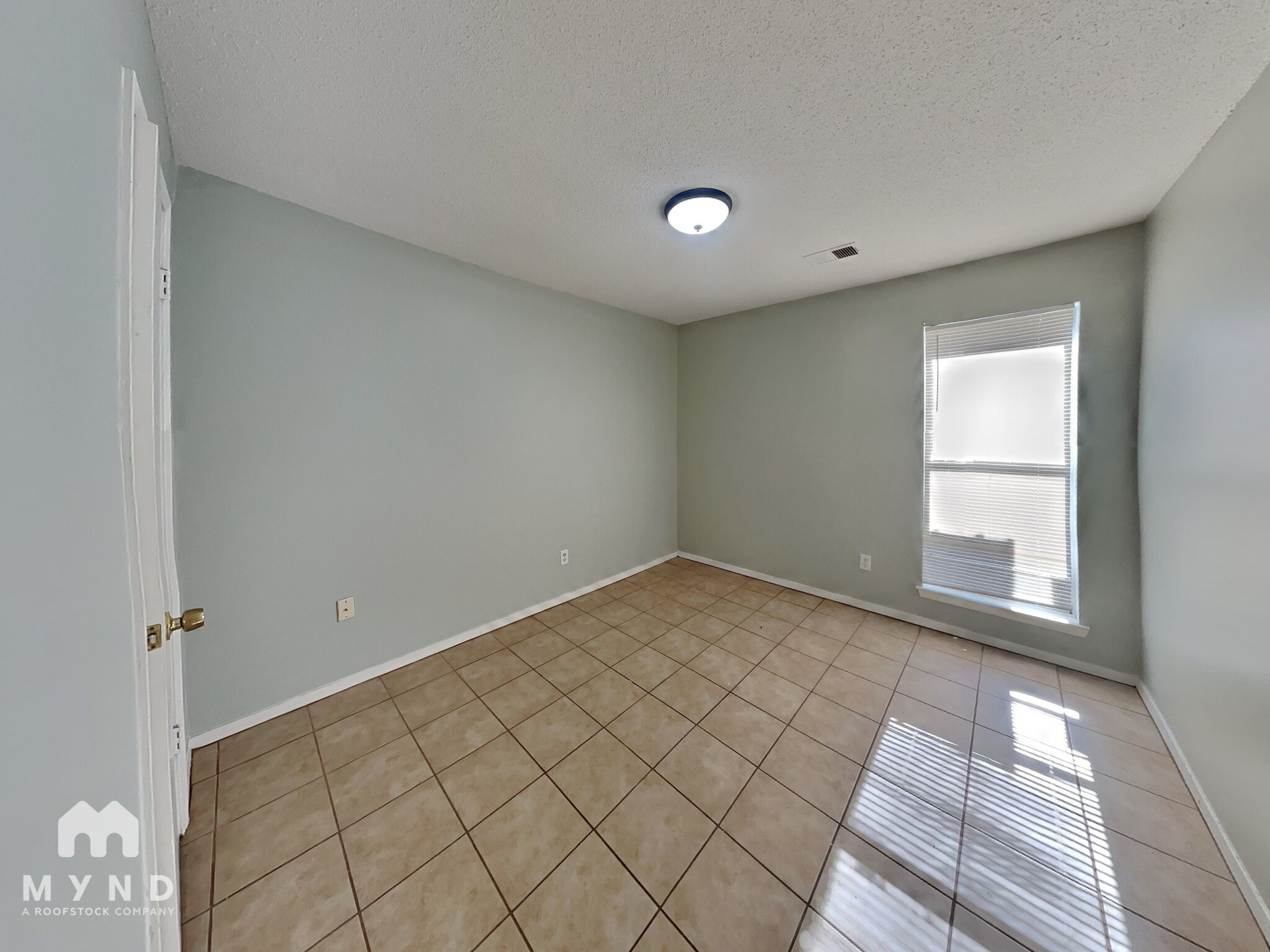 Building Photo - 3535 Laurel Cove