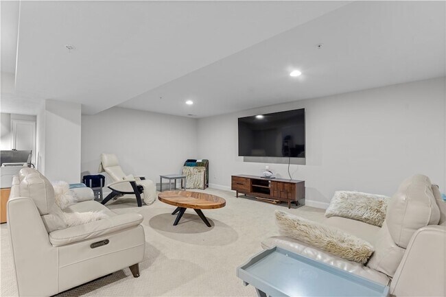 Building Photo - 433 Fairmont Dr