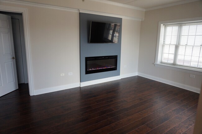 Building Photo - 210 N Addison Ave #401