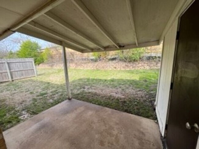 Building Photo - 8414 Cambridge Rd. #C03