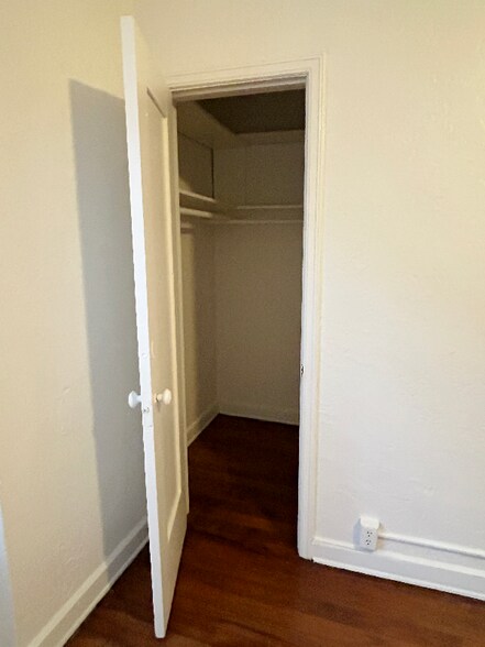 Building Photo - 1523 N McCadden Pl