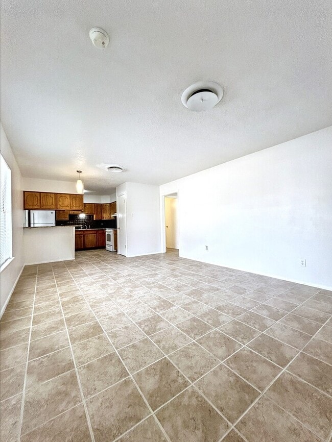 Building Photo - 1212 Hillcrest Dr