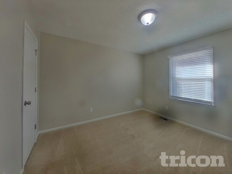 Building Photo - 1928 E Stratford Rd