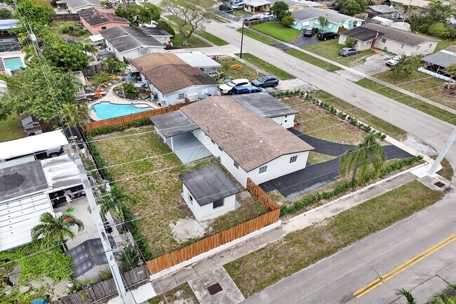 Building Photo - 4BR Corner Home (4th from FL Room) | No HOA | Large Fenced Yard | Move-In Ready