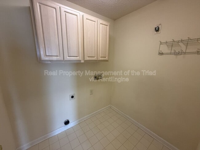 Building Photo - 5810 Battery Dr