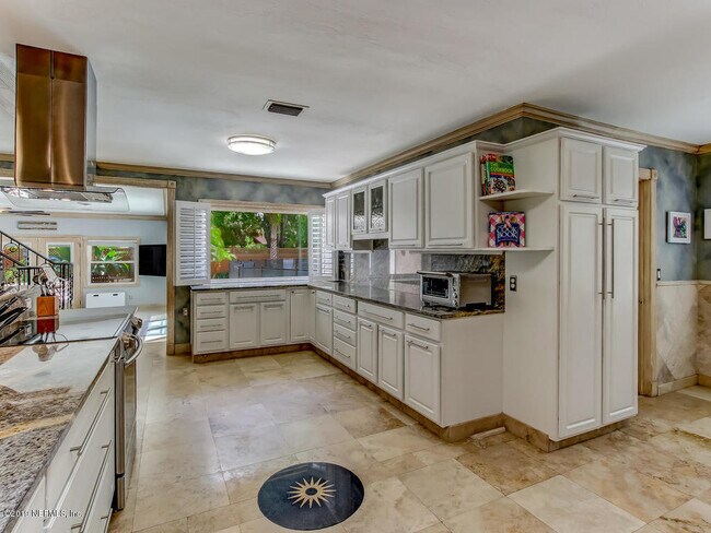 Building Photo - 88 Oakwood Rd