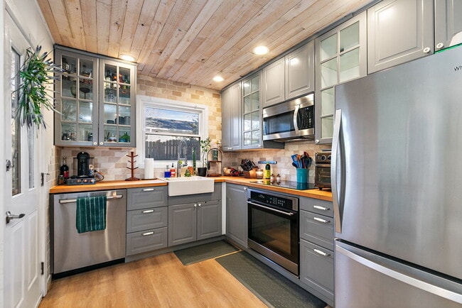 Building Photo - 614 N Hough St