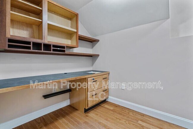 Building Photo - 15 Strathmore Rd